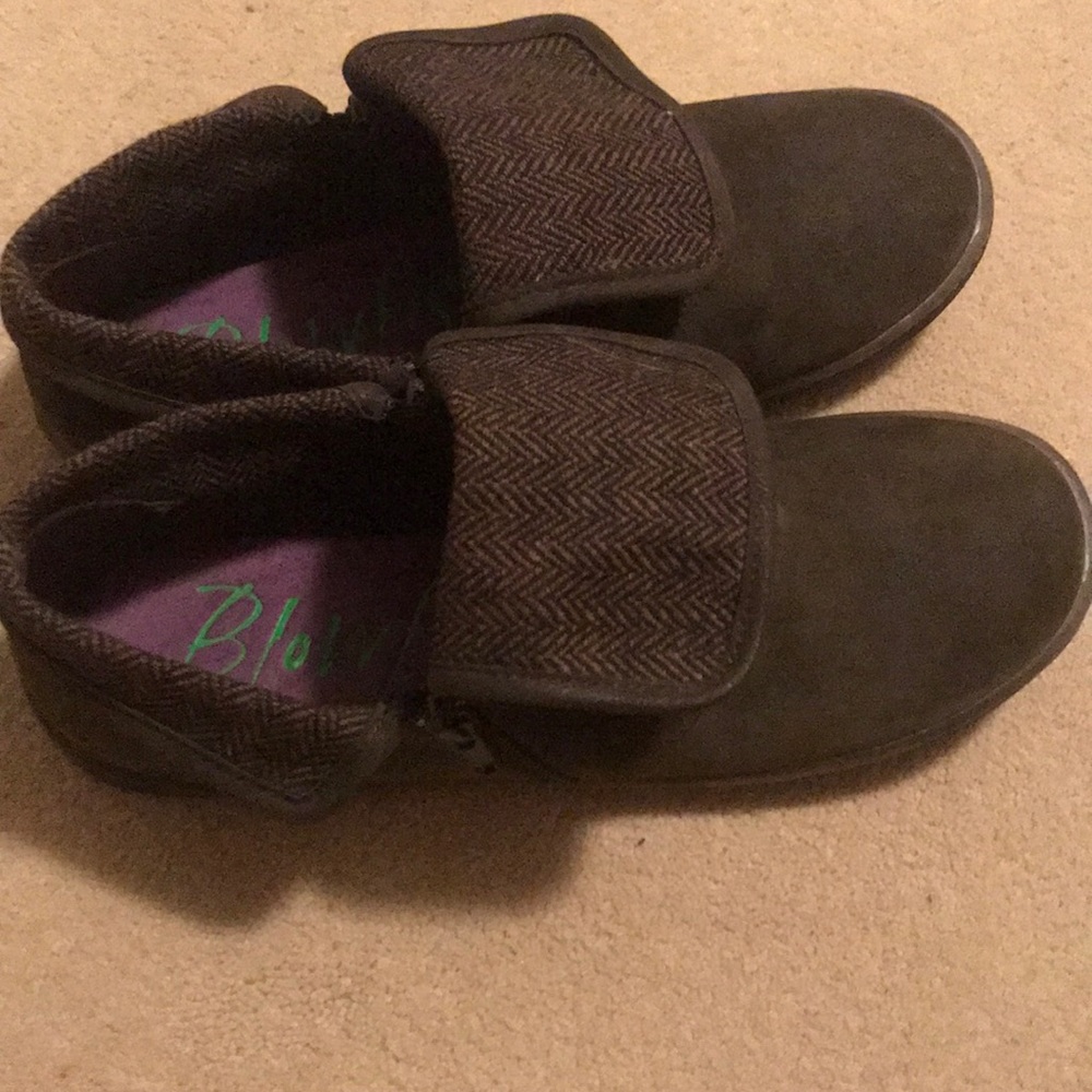 Blowfish moccasins